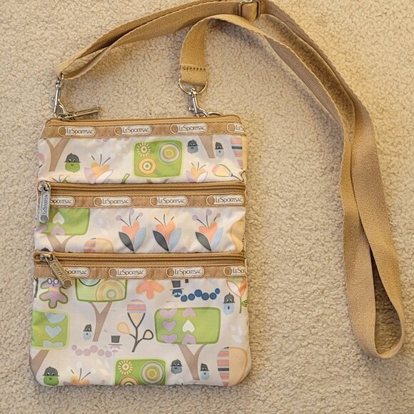 Lesportsac mulit-pocket shoulder bag with removable strap - Picture 1 of 6